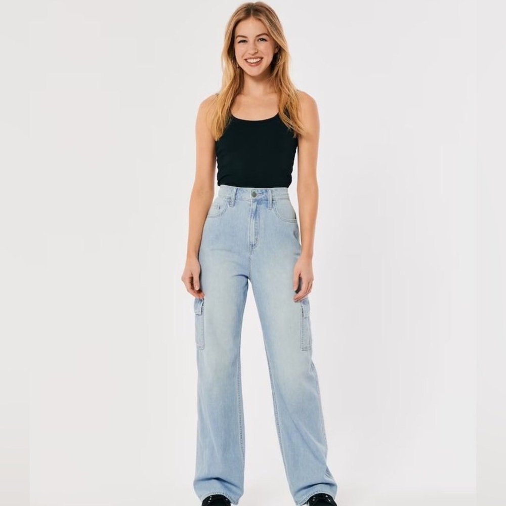Hollister Highest Rise Light Wash Vintage Baggy Cargo Jeans